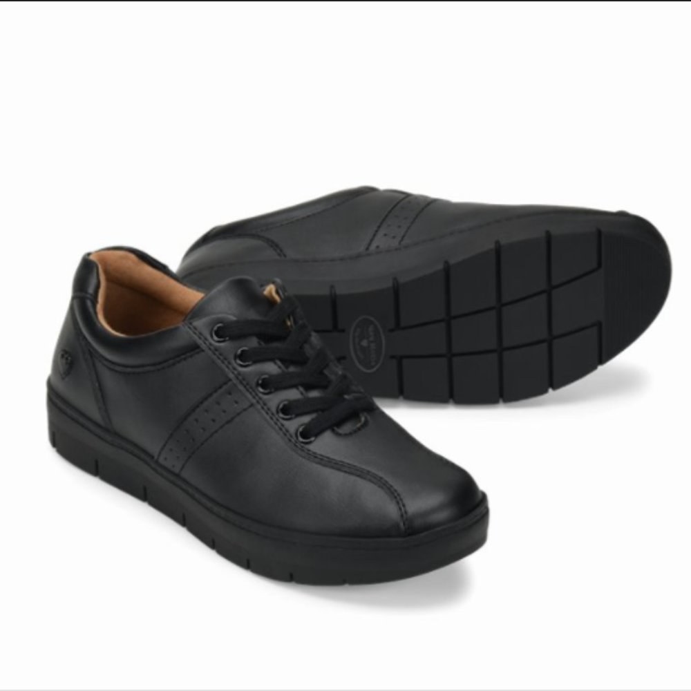Nurse Mates Andover Black Size 6.5 Wide NEW IN BOX